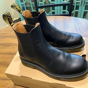 Dr. Martens 2976 Chelsea Boots